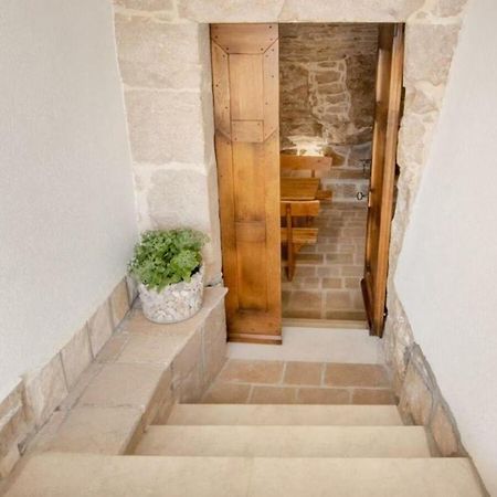 Dvori Stipanovi With Heated Pool And Jacuzzi Villa Donje Rascane Bagian luar foto