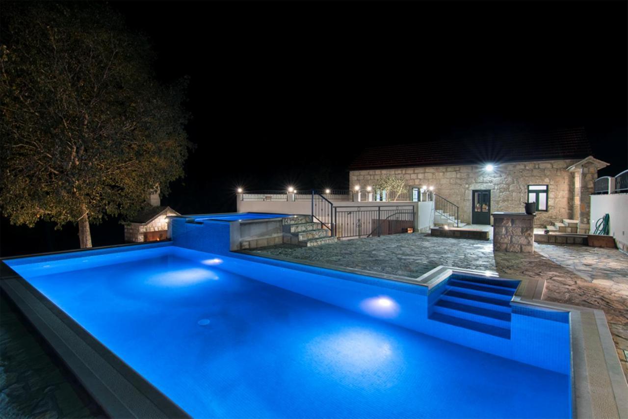 Dvori Stipanovi With Heated Pool And Jacuzzi Villa Donje Rascane Bagian luar foto