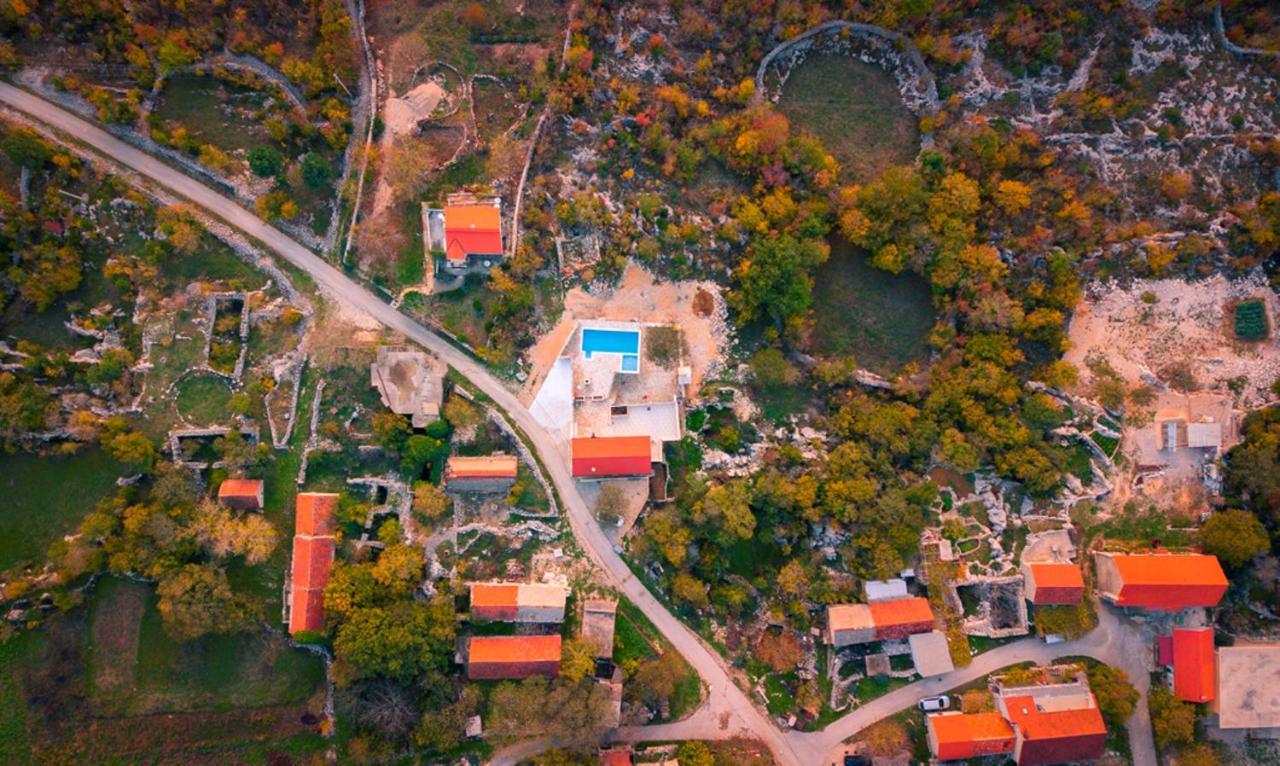 Dvori Stipanovi With Heated Pool And Jacuzzi Villa Donje Rascane Bagian luar foto
