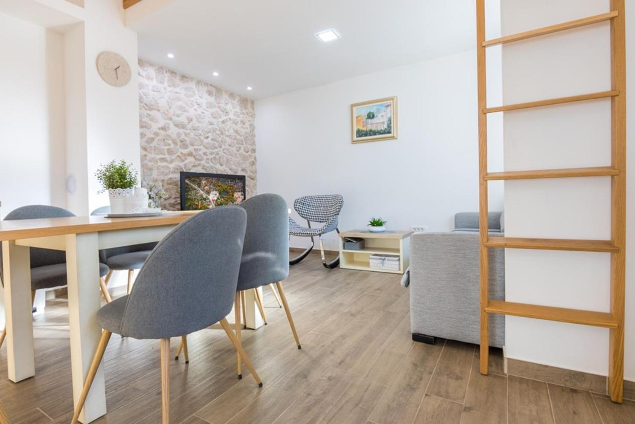 Dvori Stipanovi With Heated Pool And Jacuzzi Villa Donje Rascane Bagian luar foto