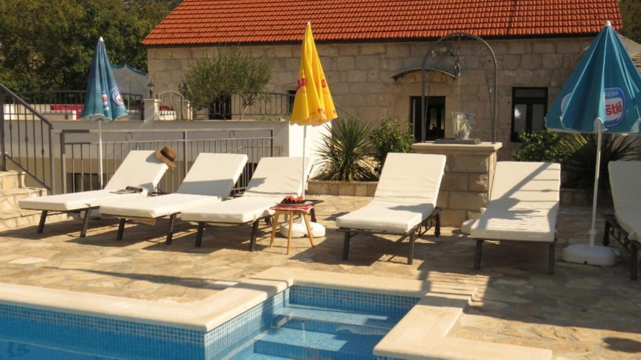 Dvori Stipanovi With Heated Pool And Jacuzzi Villa Donje Rascane Bagian luar foto