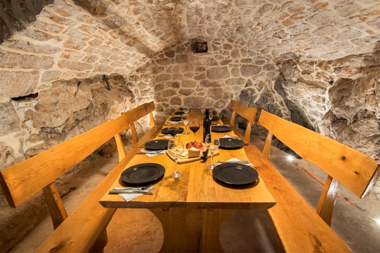 Dvori Stipanovi With Heated Pool And Jacuzzi Villa Donje Rascane Bagian luar foto