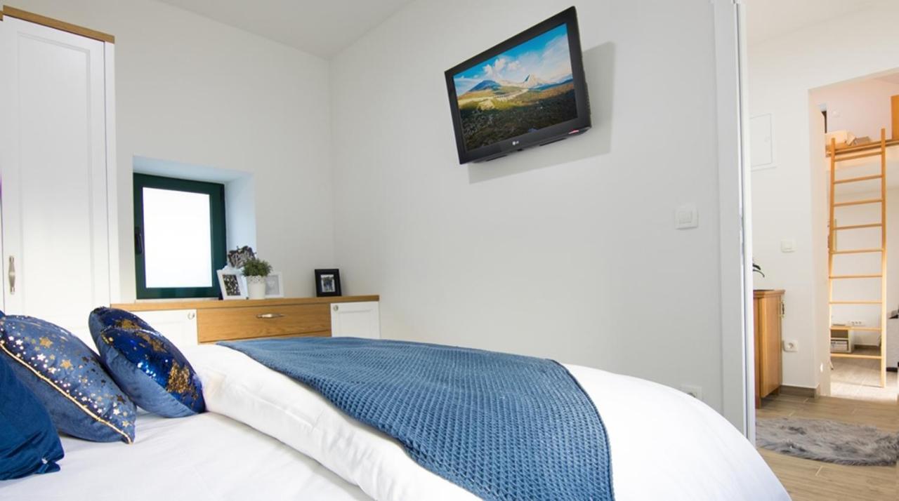 Dvori Stipanovi With Heated Pool And Jacuzzi Villa Donje Rascane Bagian luar foto