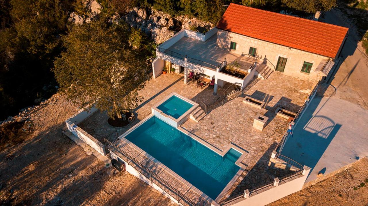Dvori Stipanovi With Heated Pool And Jacuzzi Villa Donje Rascane Bagian luar foto