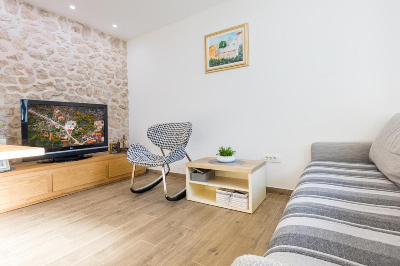 Dvori Stipanovi With Heated Pool And Jacuzzi Villa Donje Rascane Bagian luar foto
