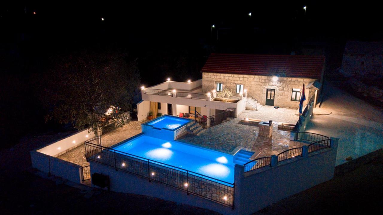 Dvori Stipanovi With Heated Pool And Jacuzzi Villa Donje Rascane Bagian luar foto