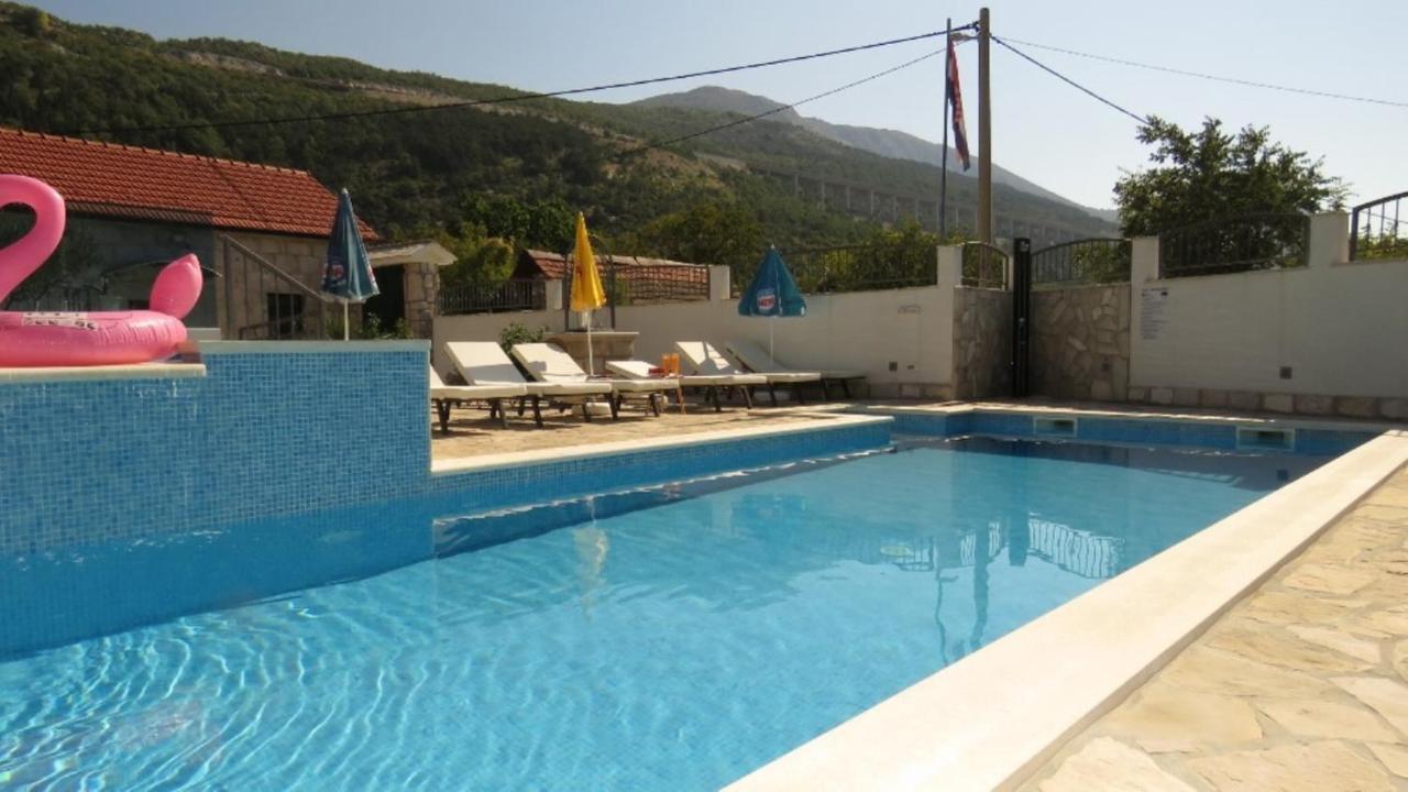Dvori Stipanovi With Heated Pool And Jacuzzi Villa Donje Rascane Bagian luar foto