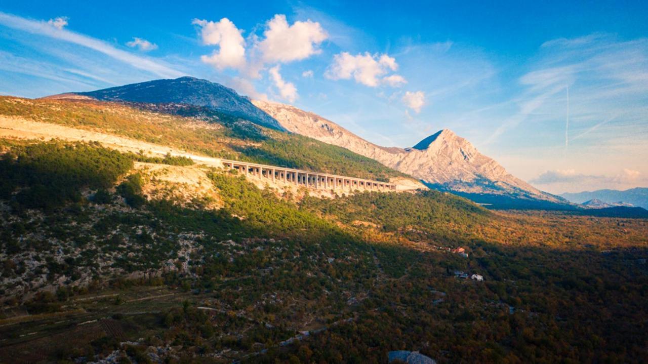 Dvori Stipanovi With Heated Pool And Jacuzzi Villa Donje Rascane Bagian luar foto