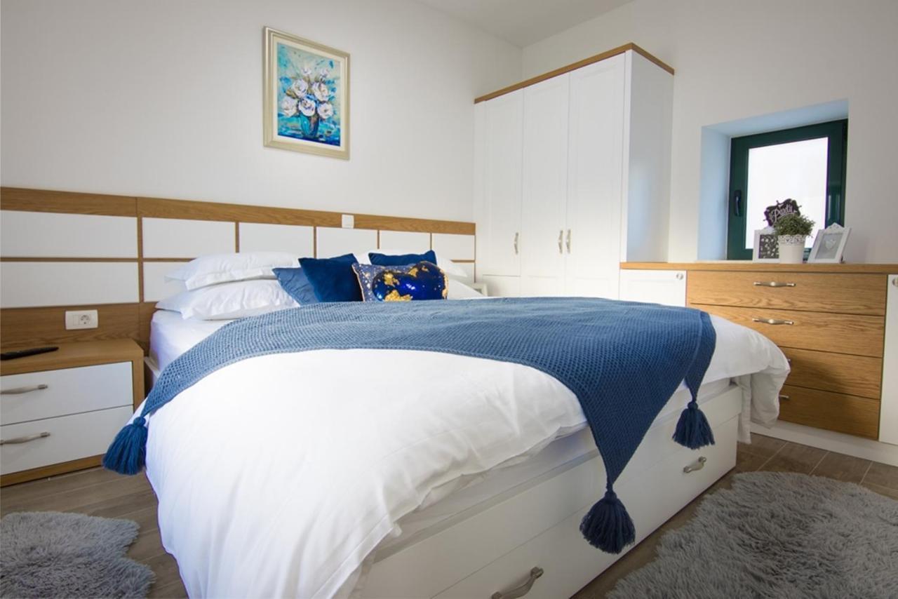 Dvori Stipanovi With Heated Pool And Jacuzzi Villa Donje Rascane Bagian luar foto