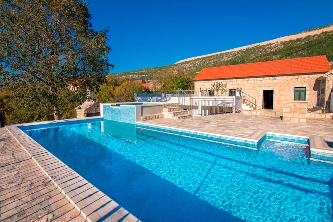 Dvori Stipanovi With Heated Pool And Jacuzzi Villa Donje Rascane Bagian luar foto