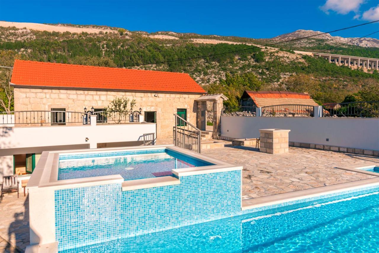 Dvori Stipanovi With Heated Pool And Jacuzzi Villa Donje Rascane Bagian luar foto