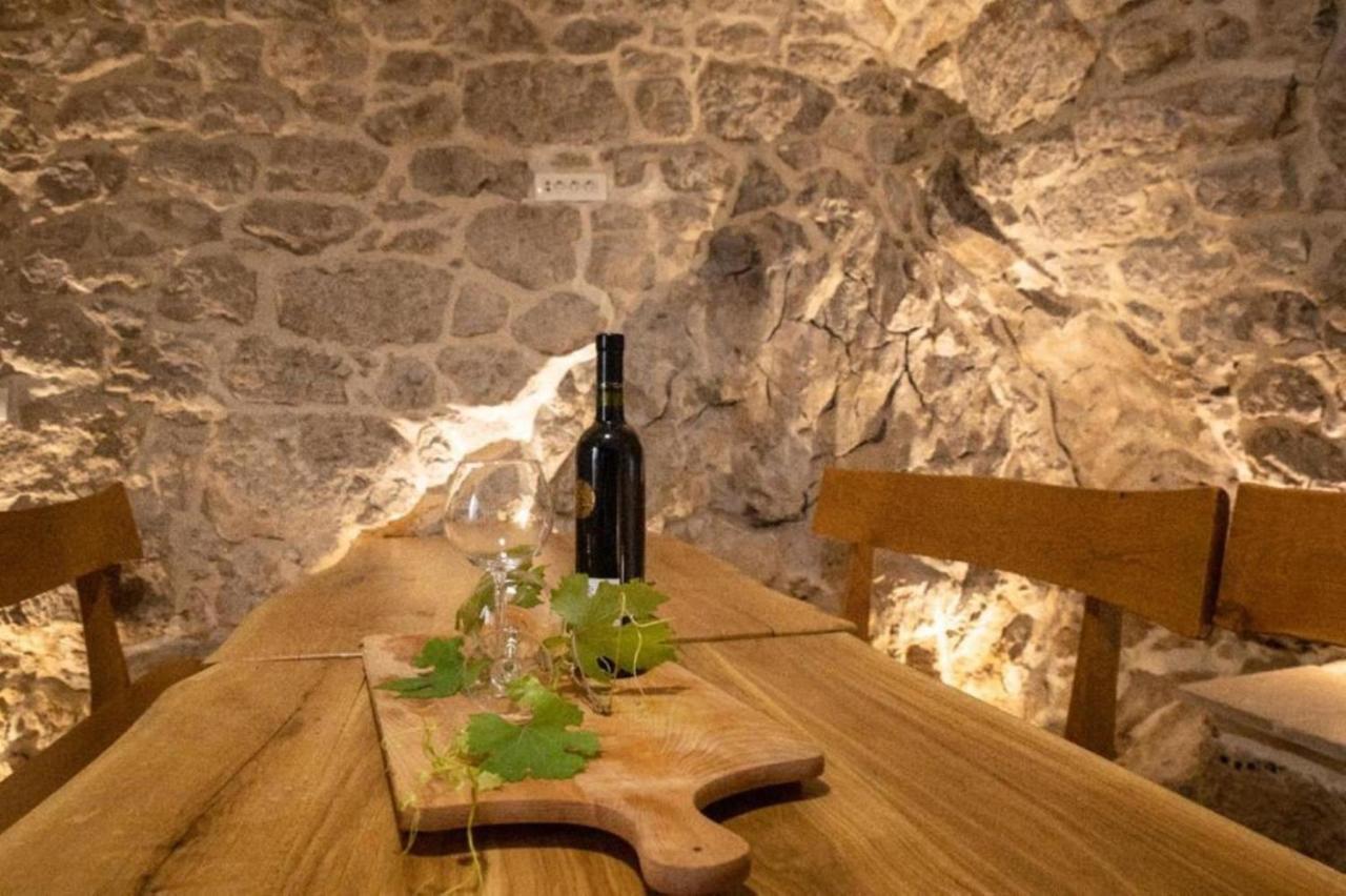 Dvori Stipanovi With Heated Pool And Jacuzzi Villa Donje Rascane Bagian luar foto