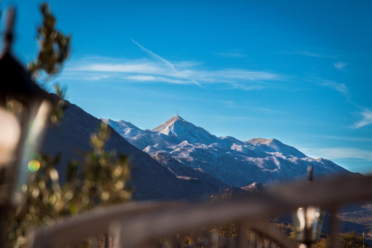 Dvori Stipanovi With Heated Pool And Jacuzzi Villa Donje Rascane Bagian luar foto