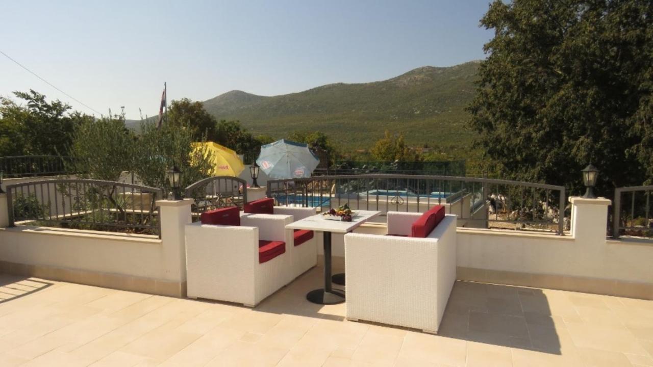 Dvori Stipanovi With Heated Pool And Jacuzzi Villa Donje Rascane Bagian luar foto