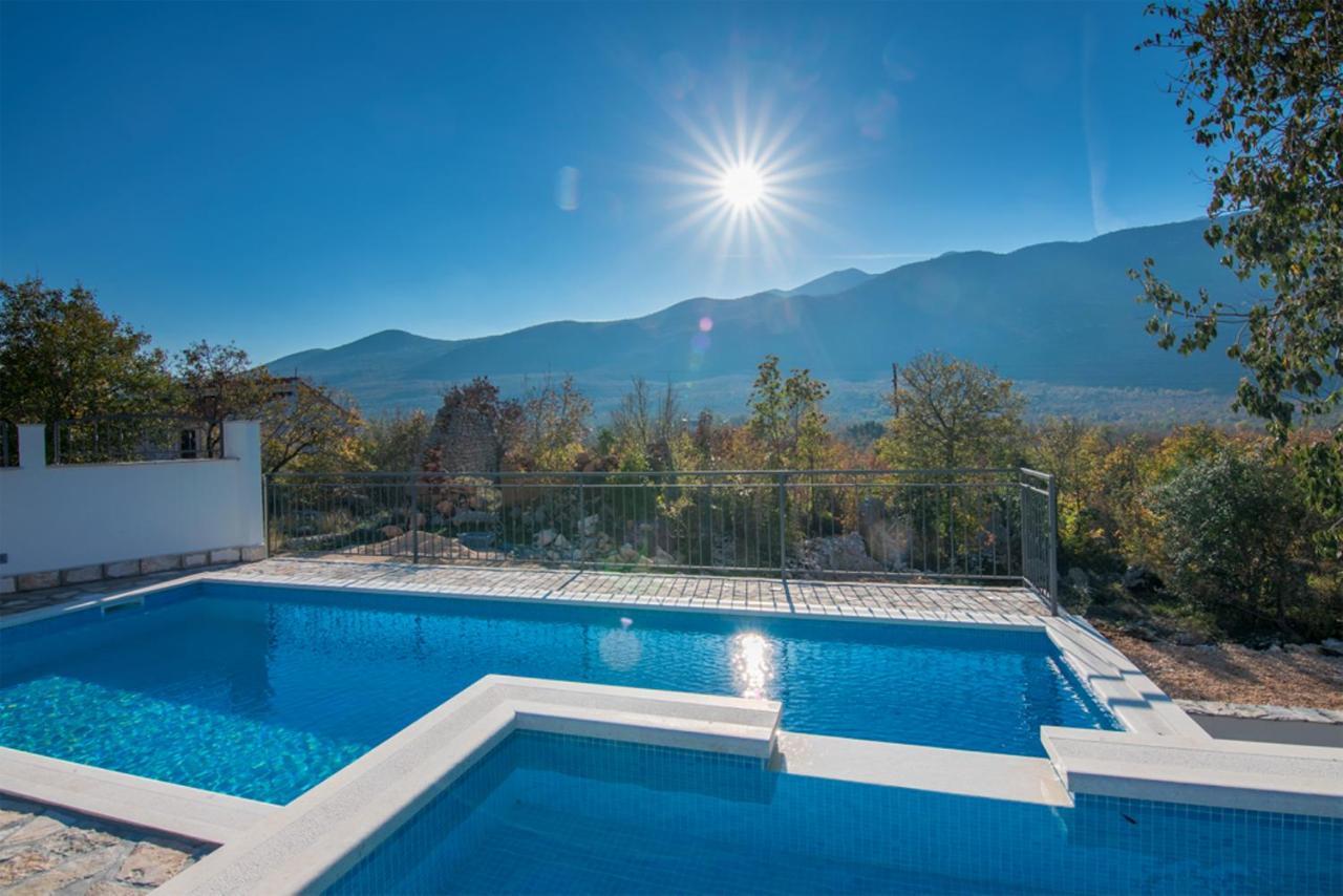 Dvori Stipanovi With Heated Pool And Jacuzzi Villa Donje Rascane Bagian luar foto