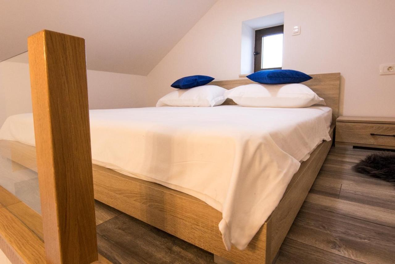 Dvori Stipanovi With Heated Pool And Jacuzzi Villa Donje Rascane Bagian luar foto