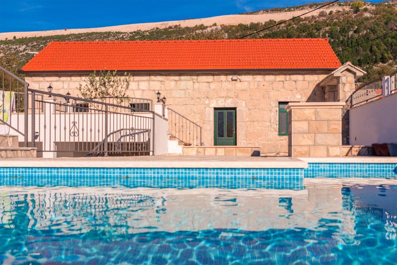Dvori Stipanovi With Heated Pool And Jacuzzi Villa Donje Rascane Bagian luar foto