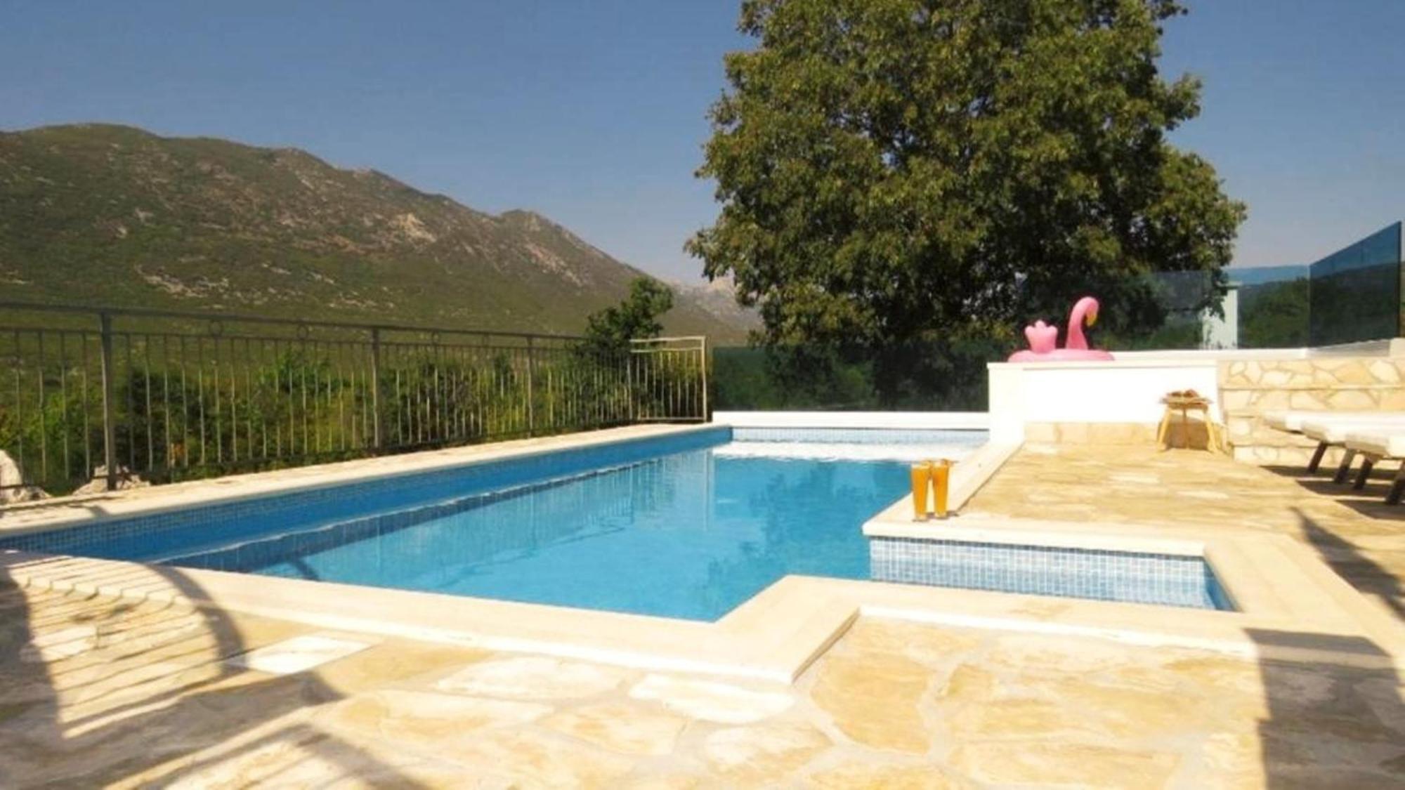 Dvori Stipanovi With Heated Pool And Jacuzzi Villa Donje Rascane Bagian luar foto