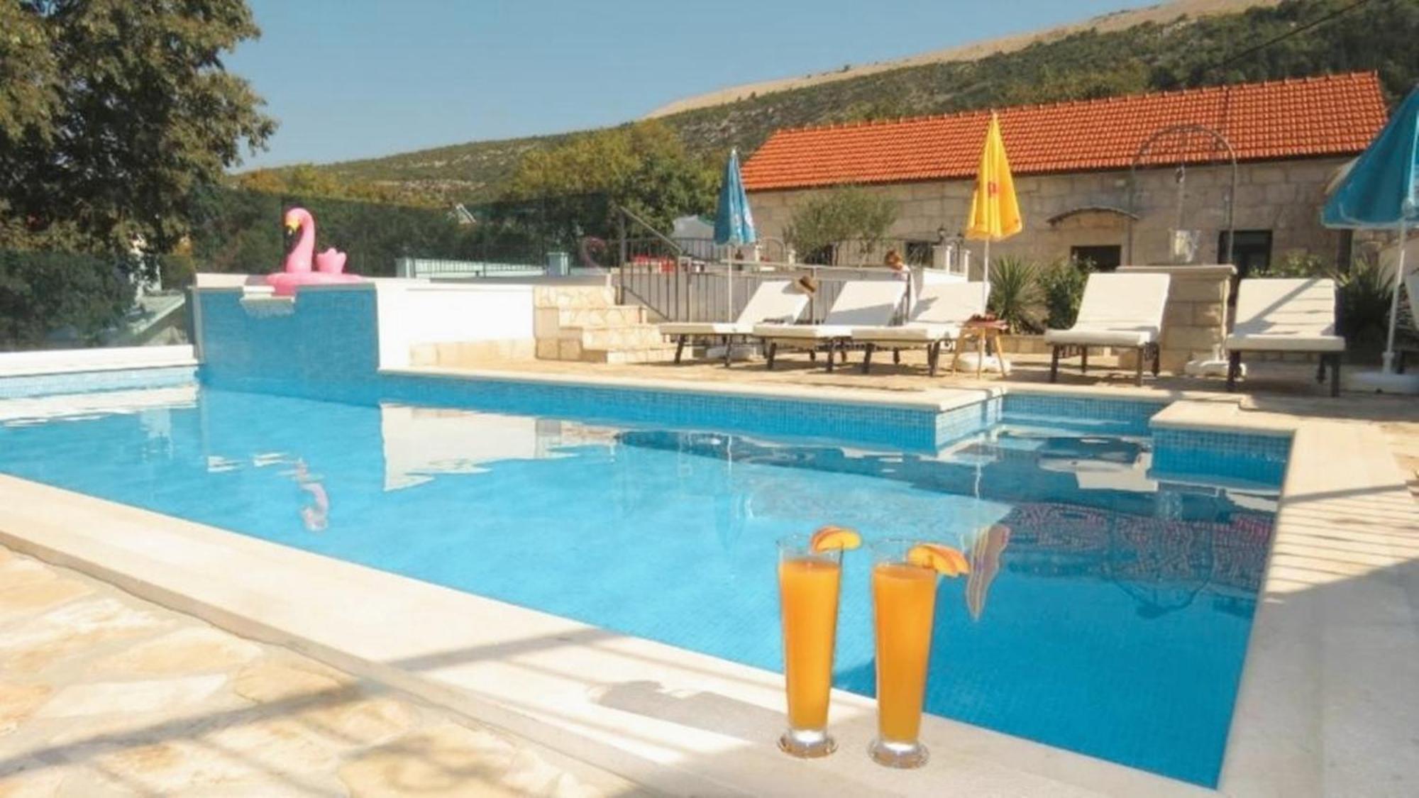 Dvori Stipanovi With Heated Pool And Jacuzzi Villa Donje Rascane Bagian luar foto